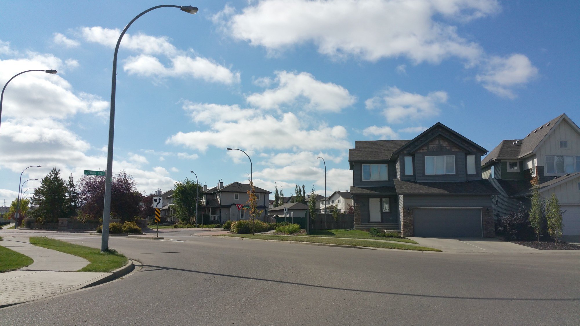 Street in Lakeland Ridge, Sherwood Park, AB